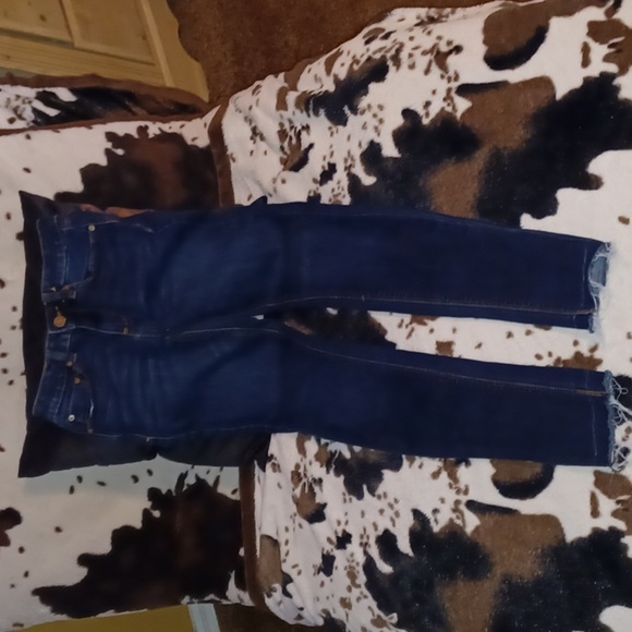 INDIGO REIN JEANS STRAIGHT SKINNY JEANS, JR. SIZE 1. FRAYED ANKLES. - Picture 2 of 9